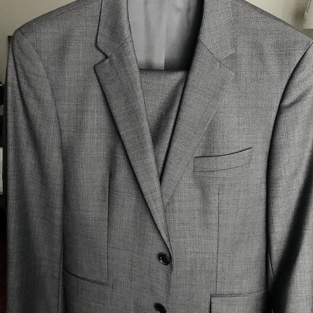 Hugo Boss Gray Nailhead Patterned Suit